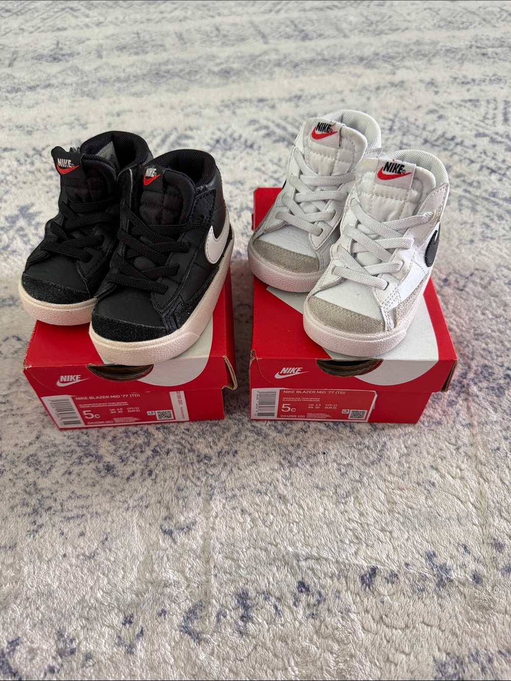 Nike Kids Mid-Top Sneakers in Black & White